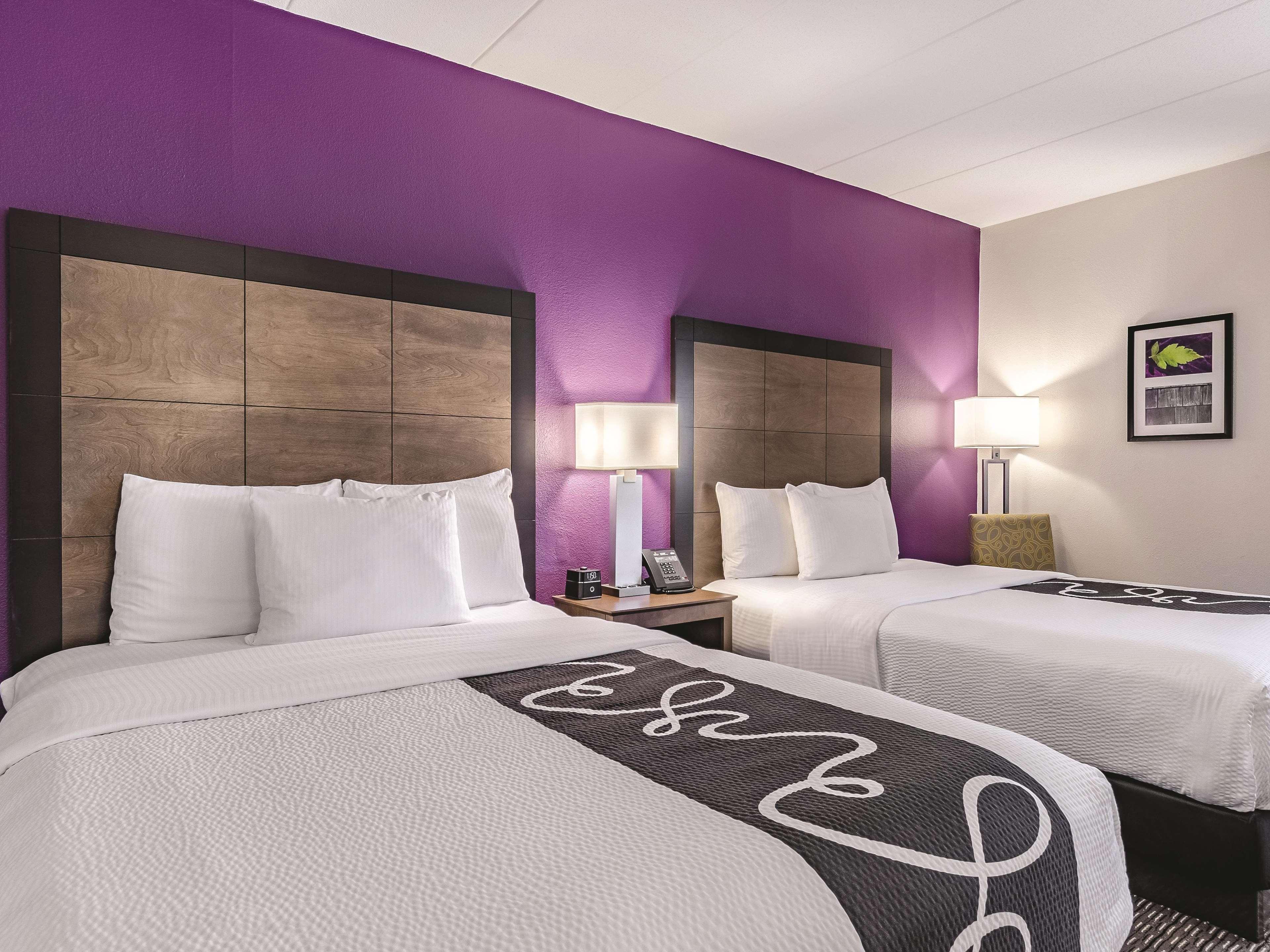 La Quinta By Wyndham Warwick Providence Airport Hotel Exterior photo