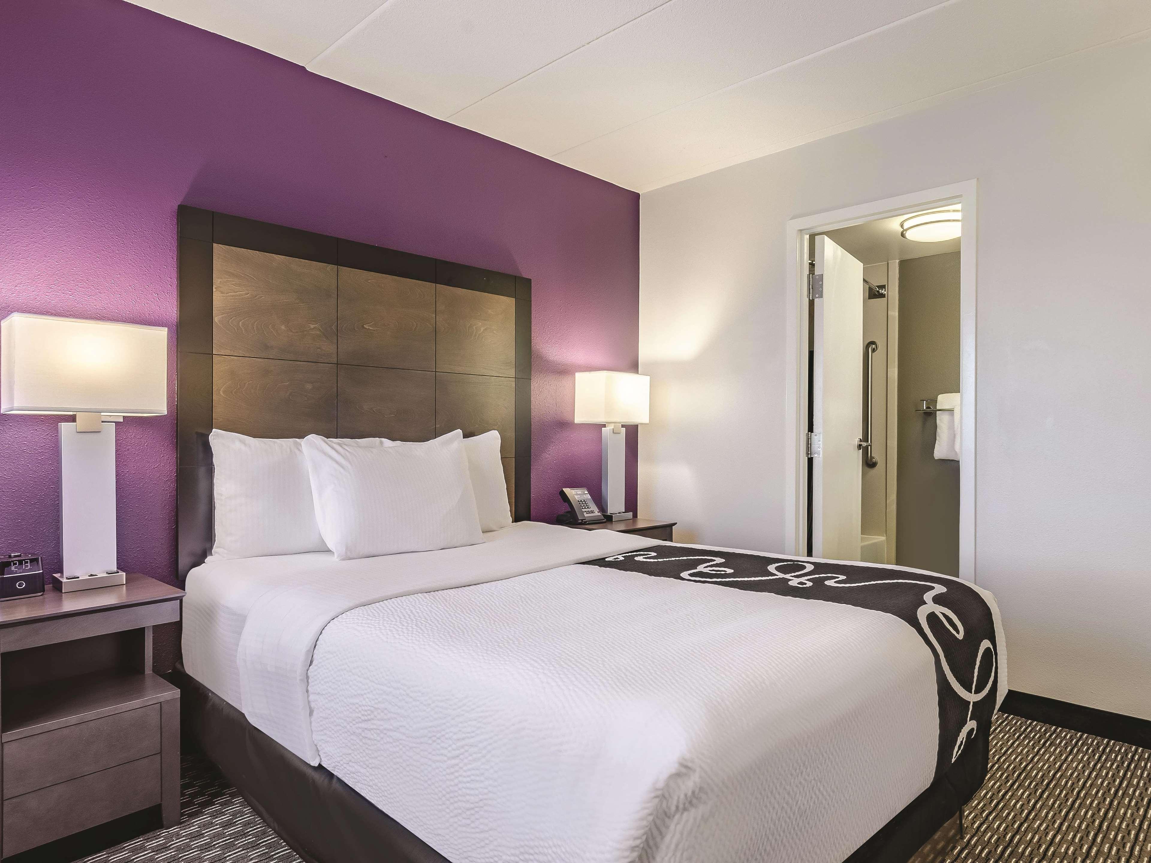 La Quinta By Wyndham Warwick Providence Airport Hotel Exterior photo