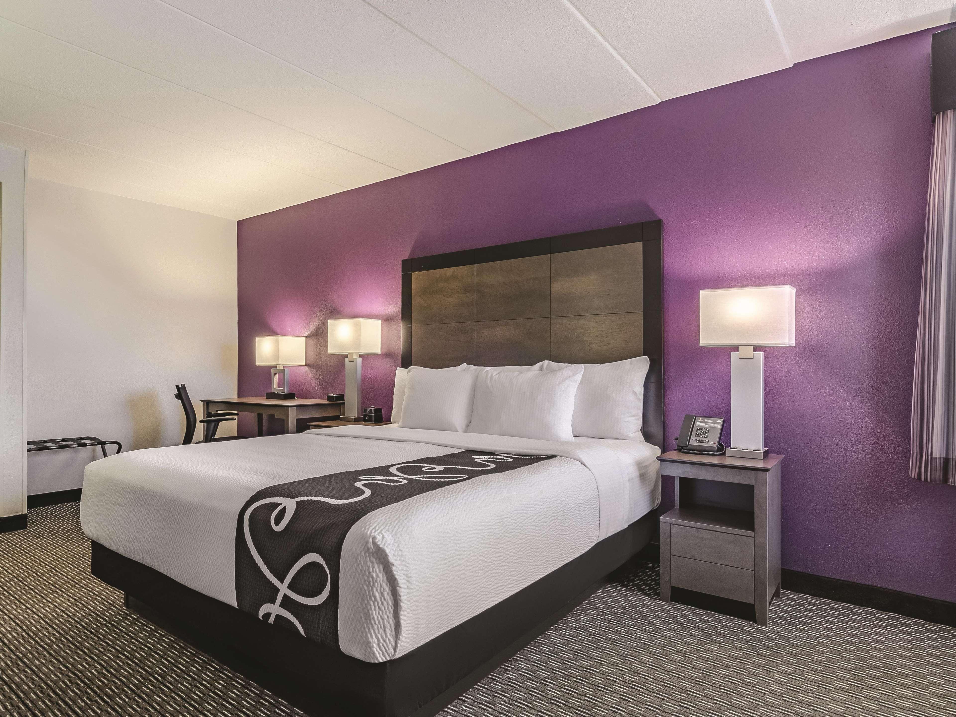 La Quinta By Wyndham Warwick Providence Airport Hotel Exterior photo