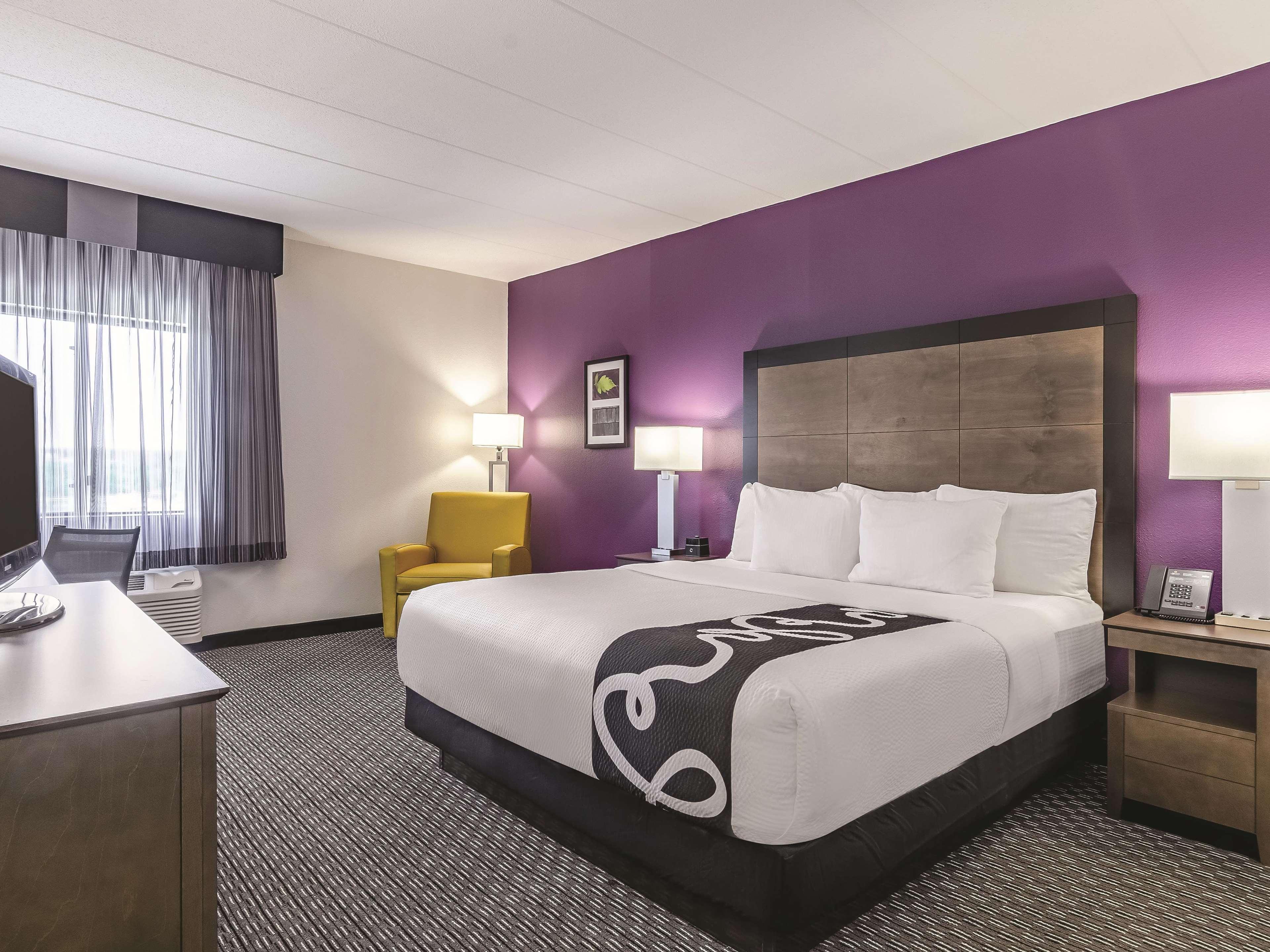 La Quinta By Wyndham Warwick Providence Airport Hotel Exterior photo