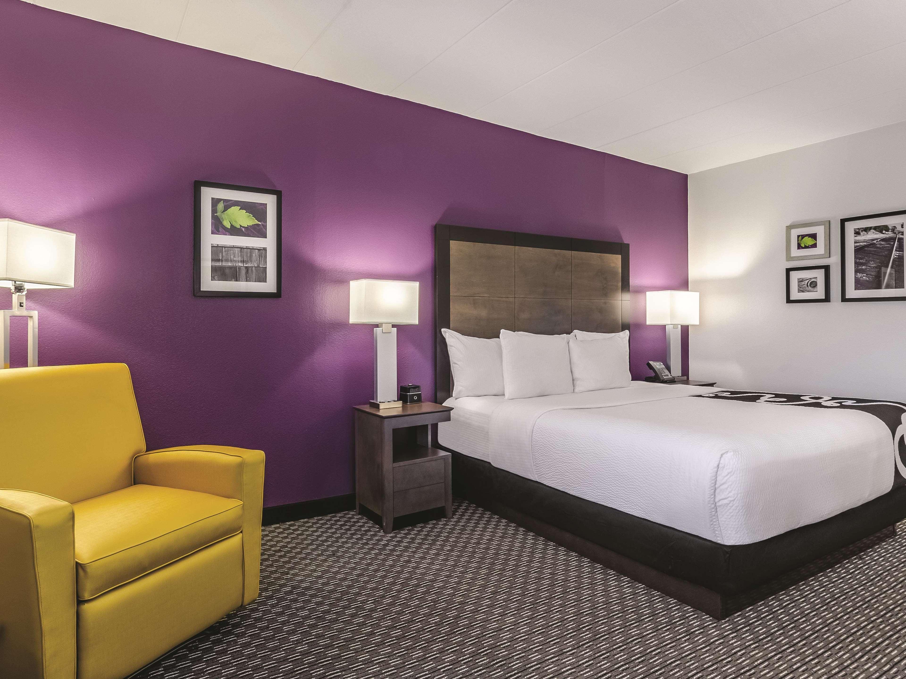 La Quinta By Wyndham Warwick Providence Airport Hotel Exterior photo
