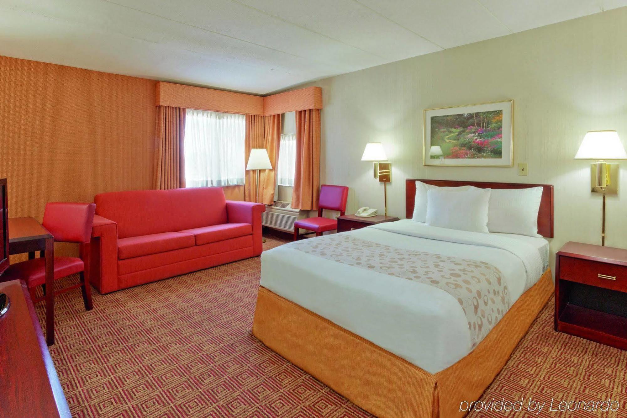La Quinta By Wyndham Warwick Providence Airport Hotel Exterior photo