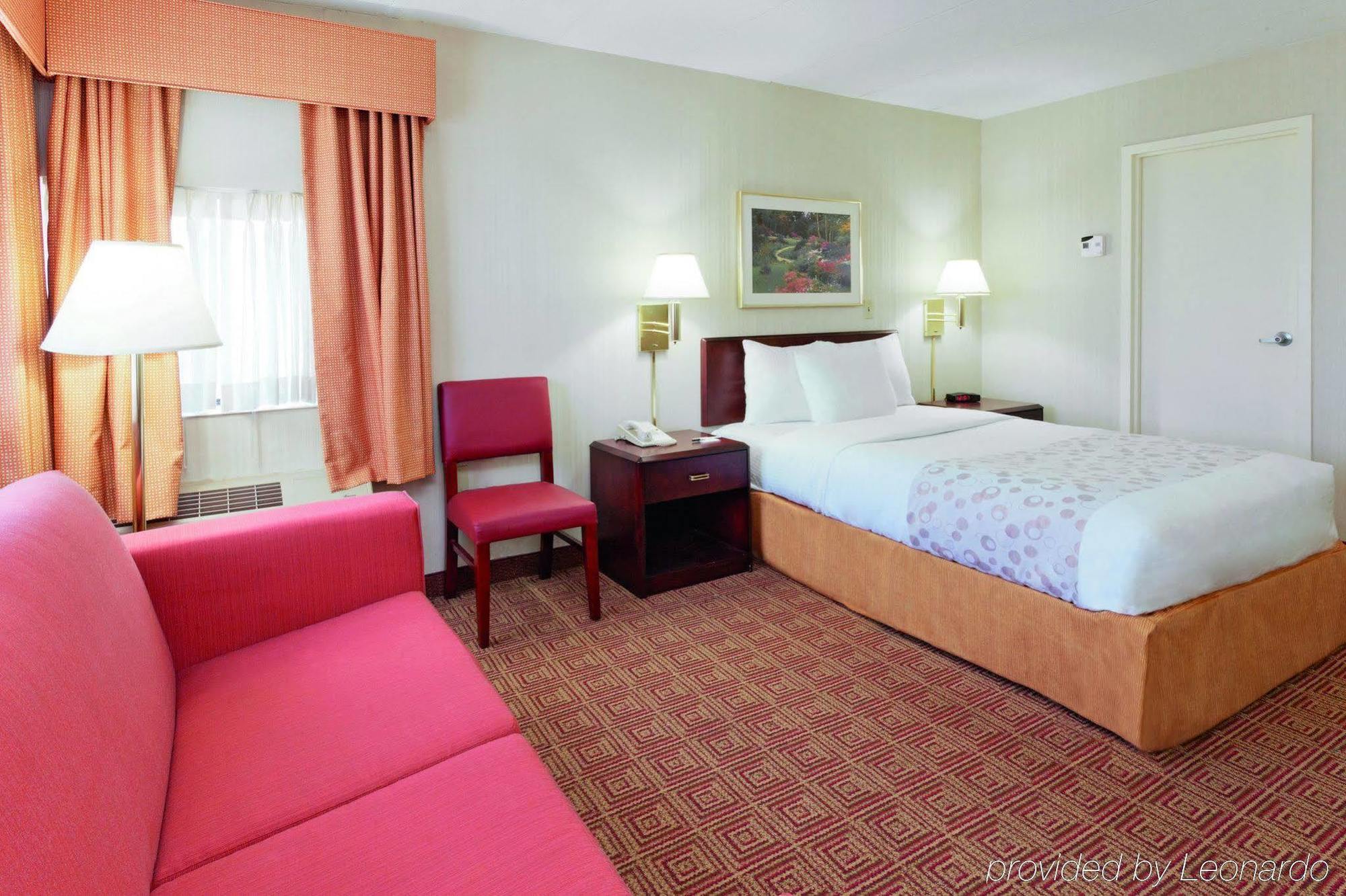 La Quinta By Wyndham Warwick Providence Airport Hotel Exterior photo
