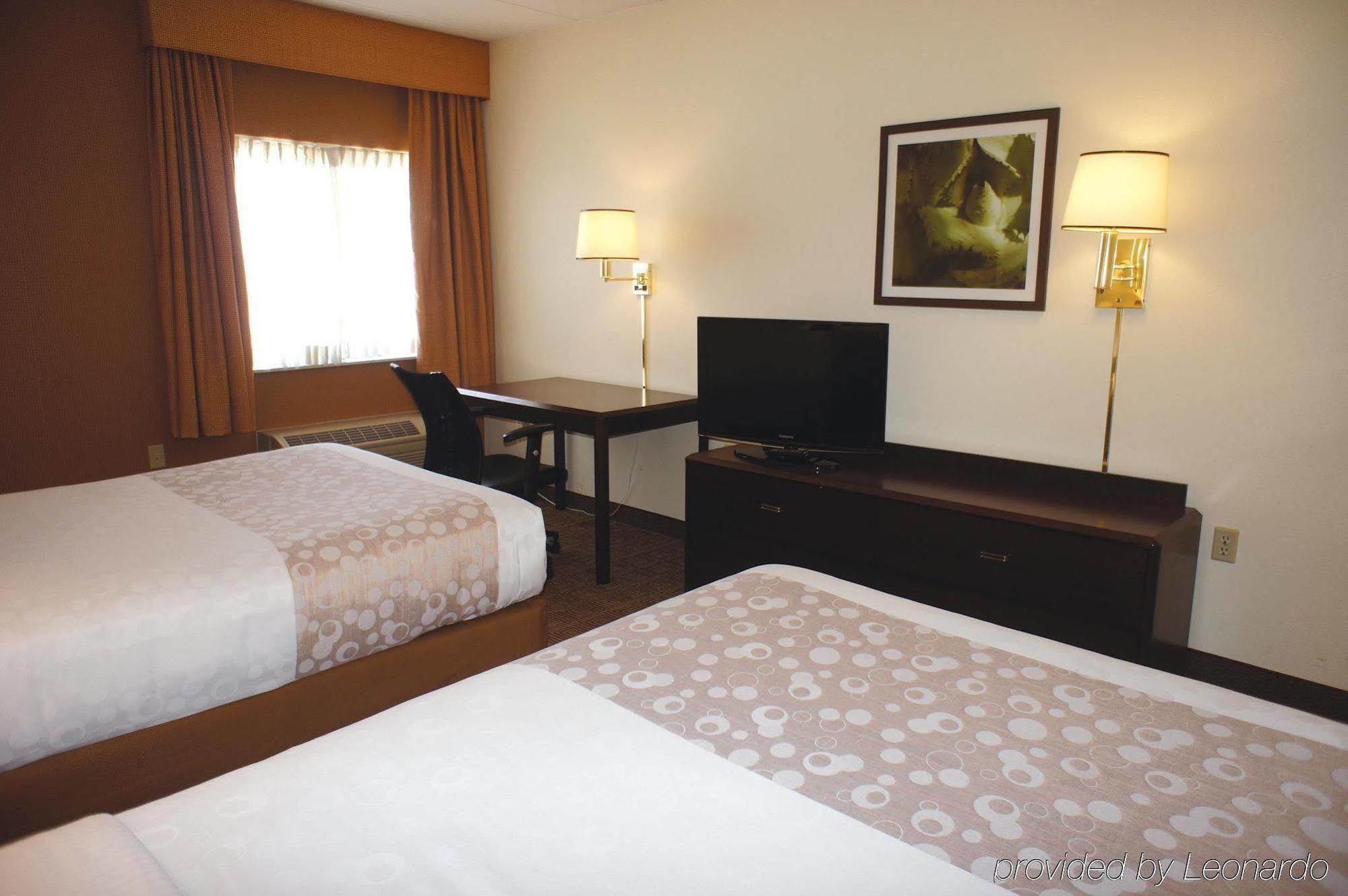 La Quinta By Wyndham Warwick Providence Airport Hotel Exterior photo