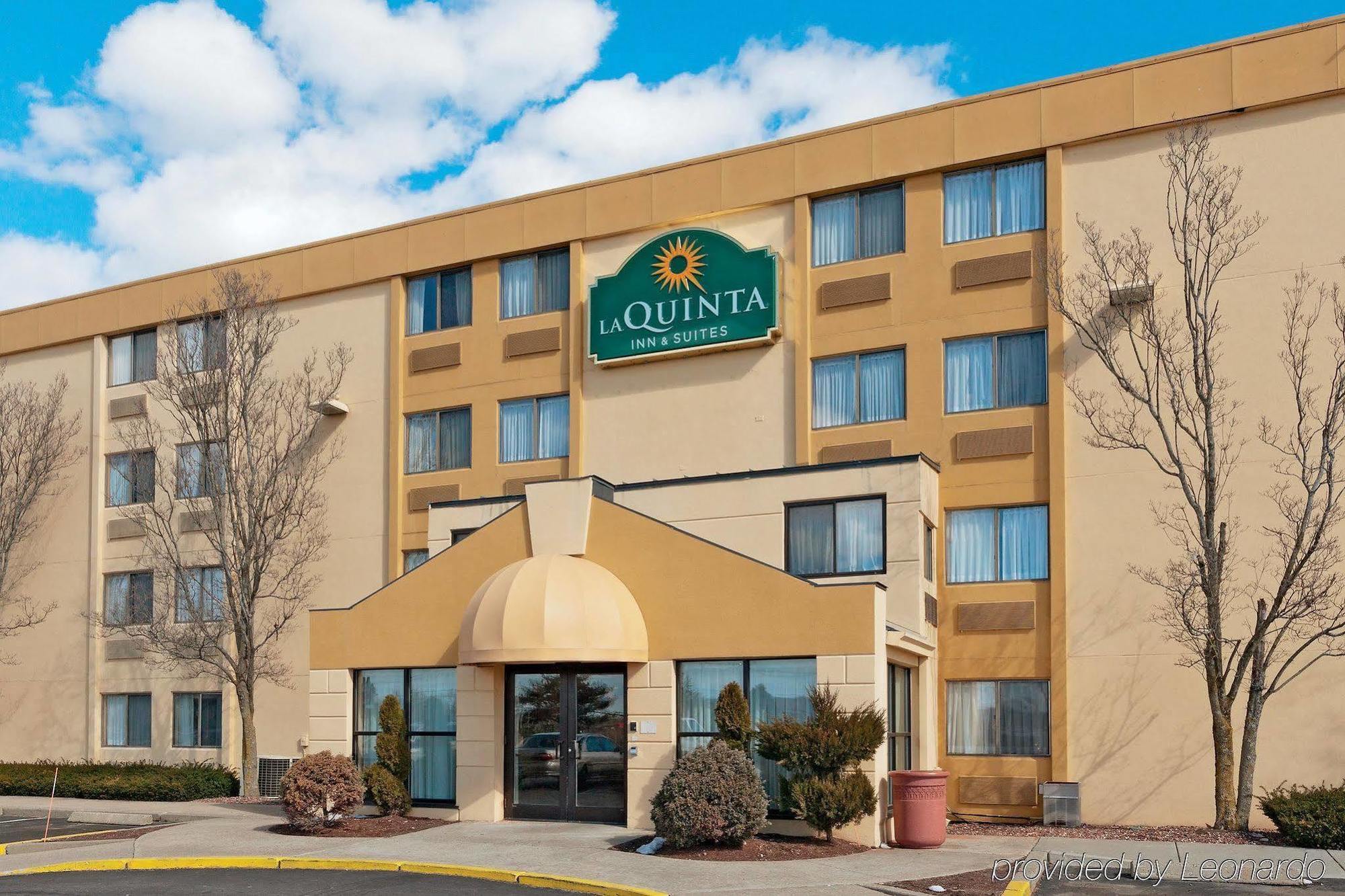 La Quinta By Wyndham Warwick Providence Airport Hotel Exterior photo