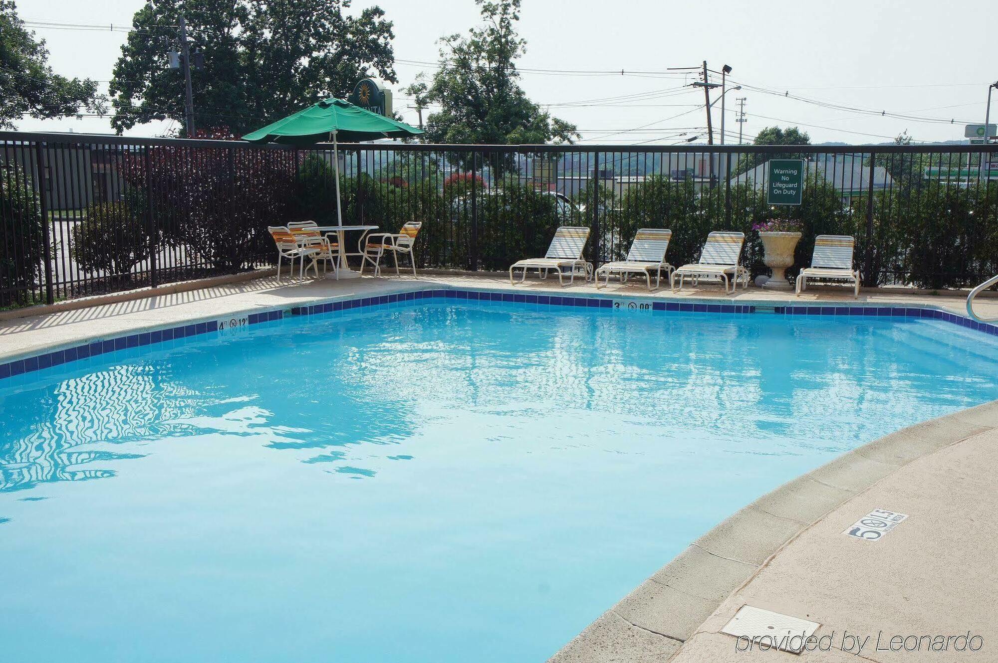 La Quinta By Wyndham Warwick Providence Airport Hotel Exterior photo